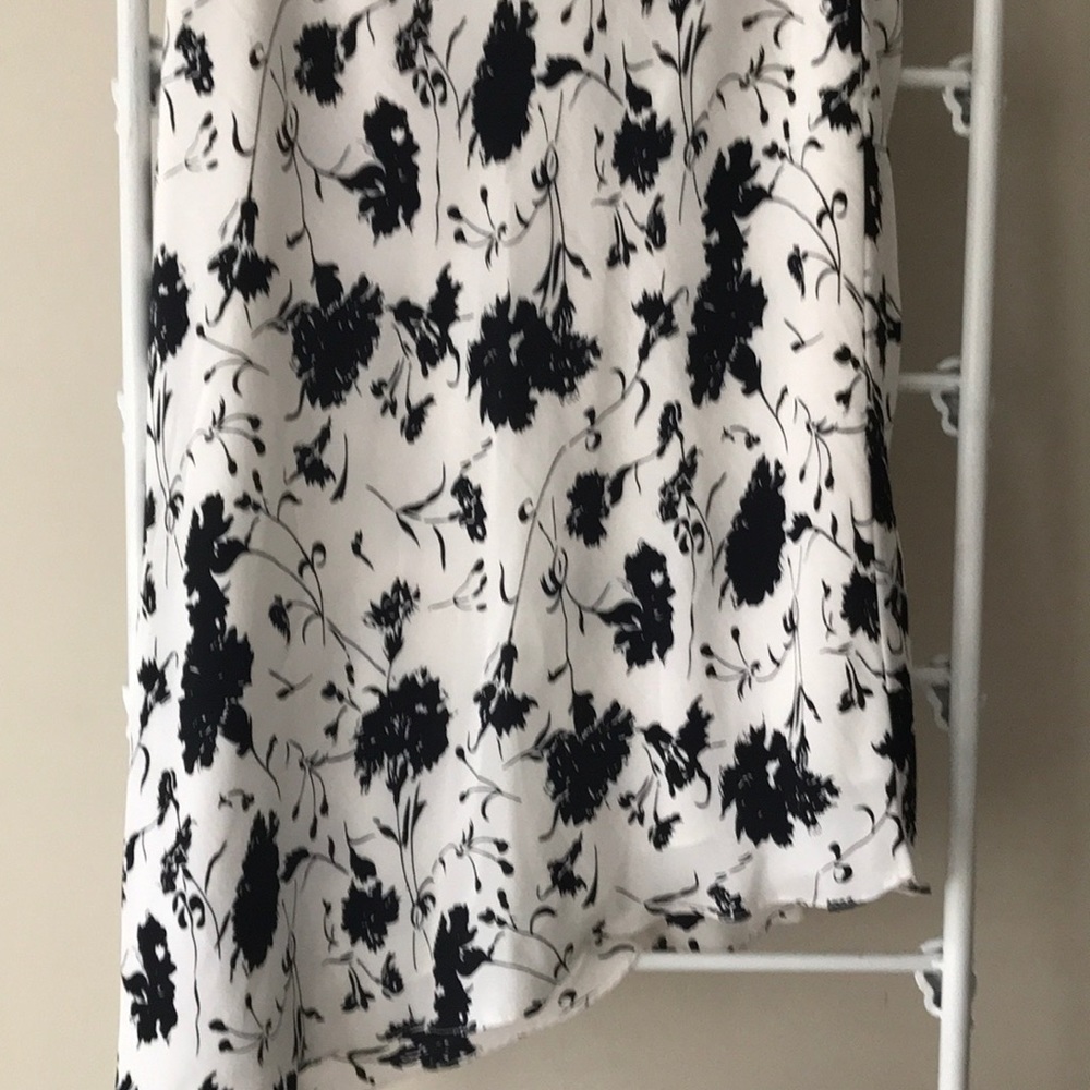 A new NEVER WORN,silk lined skirt.Tag attached.